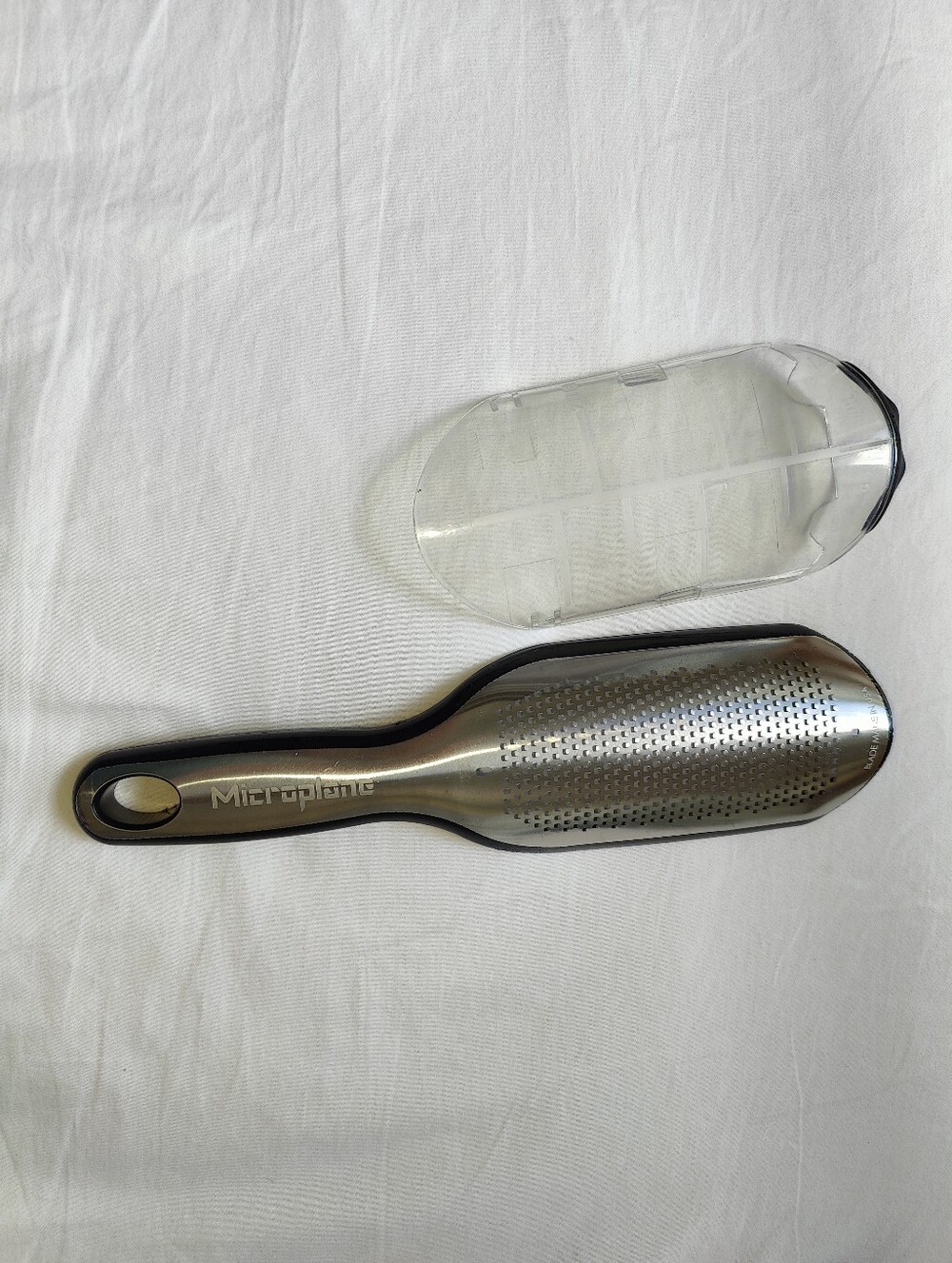 Microplane Elite Series Handheld Grater Zester Ergonomic Soft Touch Grip + Cover